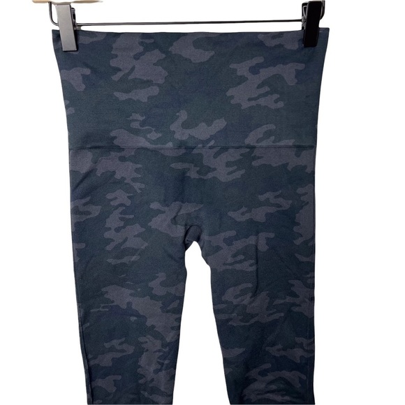 Spanx Look At Me Now Seamless Camo Leggings Slimming Size Medium Shapewear - Picture 3 of 6